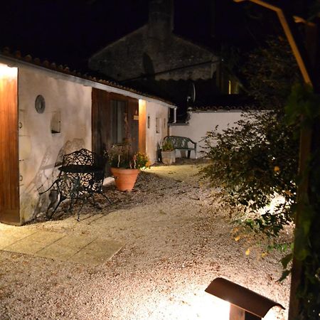 Bed and Breakfast Le Moulin De Lusseau Chef-Boutonne Zimmer foto