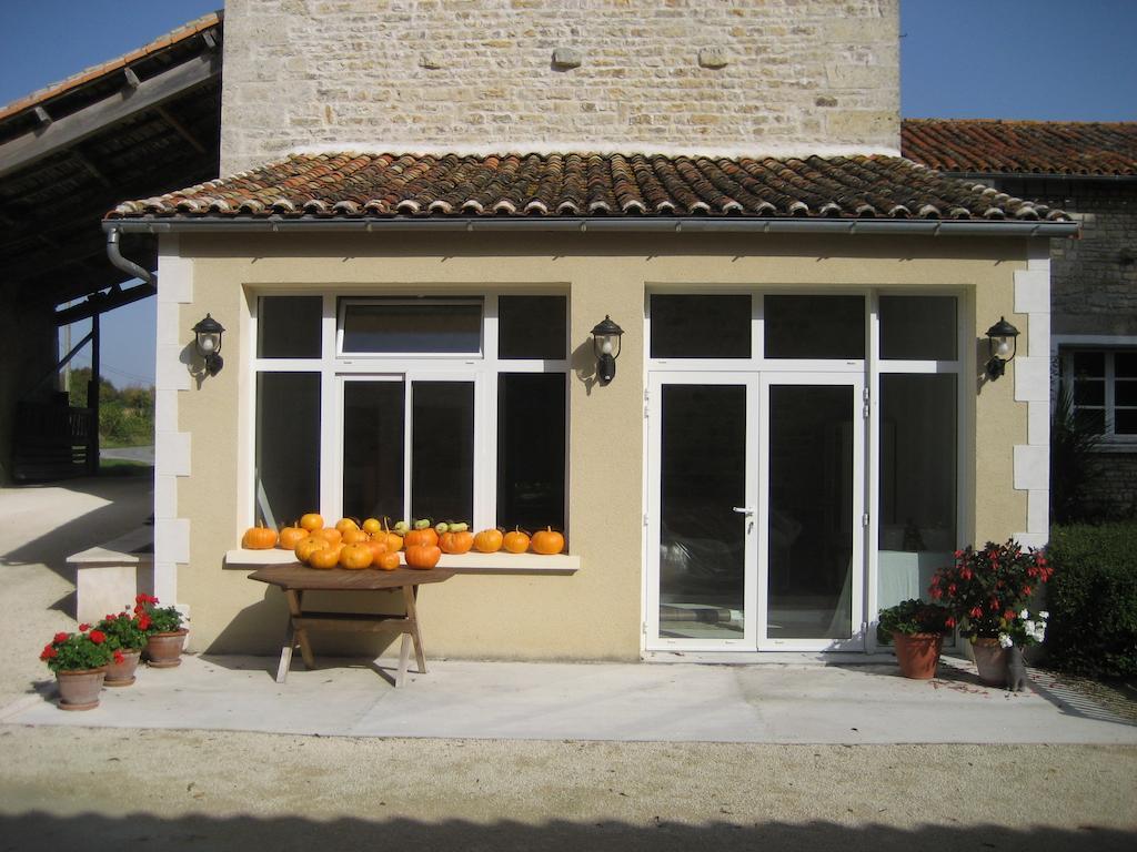 Bed and Breakfast Le Moulin De Lusseau Chef-Boutonne Exterior foto