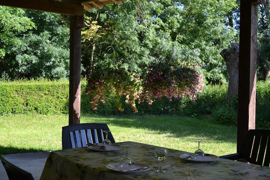 Bed and Breakfast Le Moulin De Lusseau Chef-Boutonne Exterior foto