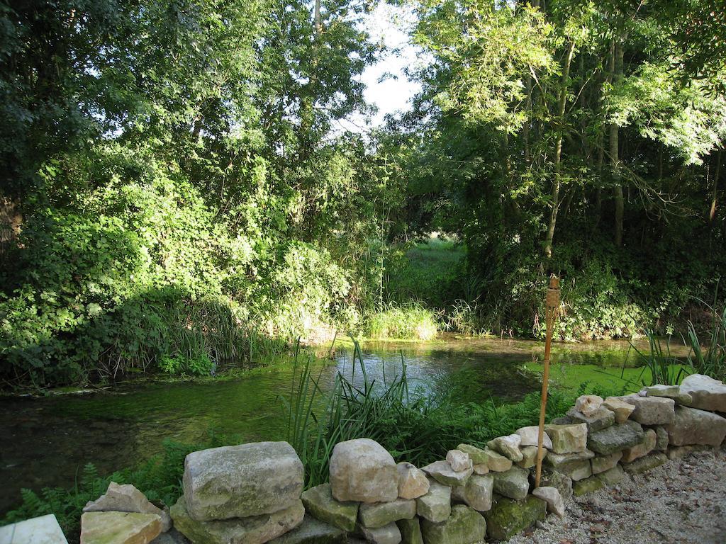 Bed and Breakfast Le Moulin De Lusseau Chef-Boutonne Exterior foto